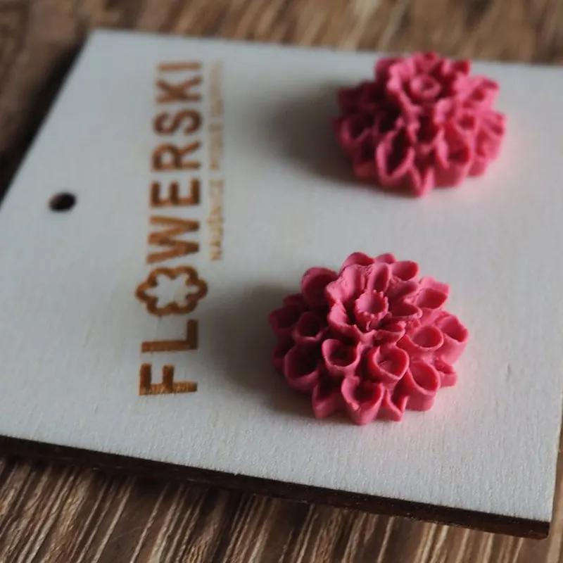 Náušnice Flowerski na dřevěné destičce